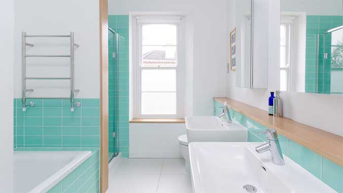 Phòng tắm thêm quyến rũ với màu xanh ngọc